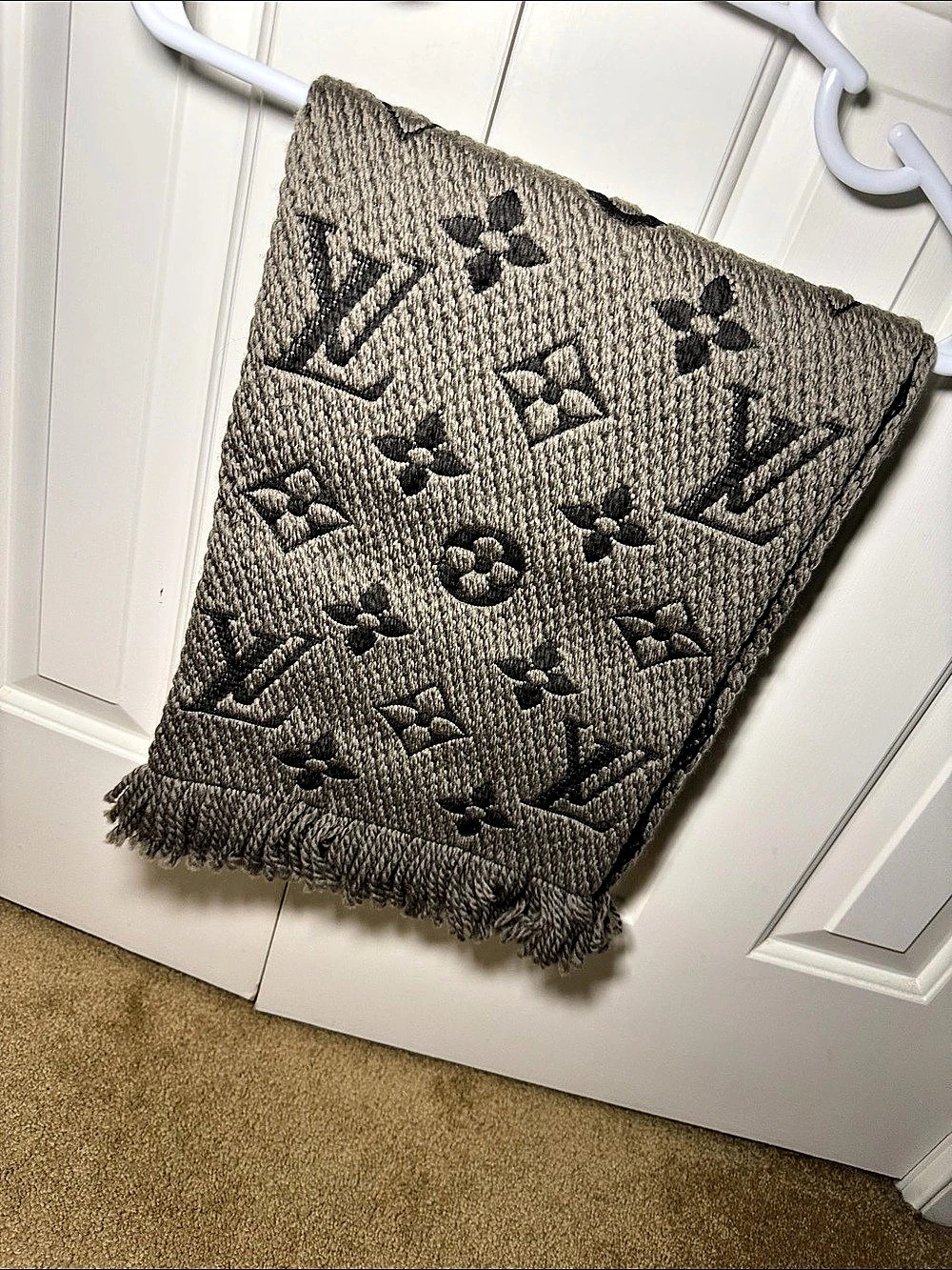Louis Vuitton Women’s Logomania Scarf